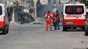Miles de palestinos huyen de Yenín tras ataque israelí Miles de palestinos huyen de Yenín tras ataque israelí