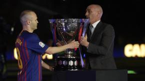 Iniesta explota contra Luis Rubiales tras polémica por beso: "Su comportamiento ha sido inaceptable " Iniesta explota contra Luis Rubiales tras polémica por beso: "Su comportamiento ha sido inaceptable "