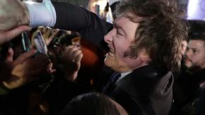Perfil: Javier Milei, el ultraliberal que “rugió” y ganó las primarias en Argentina