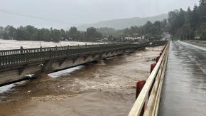 Alarma meteorológica: Estas son las comunas con alerta roja por amenaza de desbordes Alarma meteorológica: Estas son las comunas con alerta roja por amenaza de desbordes
