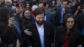 Boric destaca dignidad de Teillier y dice que "hay otros que mueren de manera cobarde para no enfrentar a la justicia" Boric destaca dignidad de Teillier y dice que "hay otros que mueren de manera cobarde para no enfrentar a la justicia"