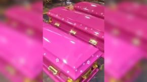 Fiebre de "Barbie" no tiene límites: Funeraria lanza ataúdes inspirados en la película Fiebre de "Barbie" no tiene límites: Funeraria lanza ataúdes inspirados en la película