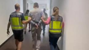 "Paquete chileno": La nueva modalidad de robo por la que cayó una banda delictual en España "Paquete chileno": La nueva modalidad de robo por la que cayó una banda delictual en España