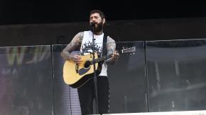 Post Malone sorprendió a sus seguidores al cantar con la camiseta de Colo Colo Post Malone sorprendió a sus seguidores al cantar con la camiseta de Colo Colo