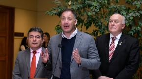Caso Convenios: Trato directo con empresa vinculada a su esposa complica a presidente de la comisión investigadora Caso Convenios: Trato directo con empresa vinculada a su esposa complica a presidente de la comisión investigadora