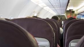 Esta aerolínea crea "zona de adultos" para quienes no quieran viajar con niños cerca Esta aerolínea crea "zona de adultos" para quienes no quieran viajar con niños cerca