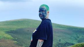 Madre de siete niños asegura que no consigue trabajo por su rostro lleno de tatuajes: "Nadie me acepta" Madre de siete niños asegura que no consigue trabajo por su rostro lleno de tatuajes: "Nadie me acepta"