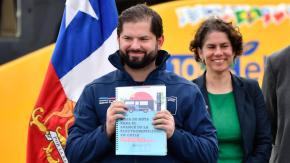 Corte de Apelaciones declaró inadmisible querella contra Presidente Boric por manejar bus eléctrico