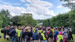 Temporeros chilenos denuncian maltratos en Inglaterra: Comían en el suelo