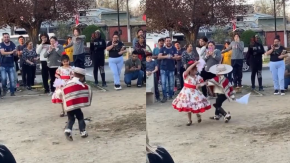 Pareja de niños causa furor en redes sociales por su destreza al bailar cueca Pareja de niños causa furor en redes sociales por su destreza al bailar cueca