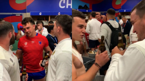 “Más que rugby”: Inglaterra visitó vestuario de los "Cóndores" para compartir unas cervezas post partido