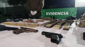 La Pintana: Incautaron ocho kilos de cocaína, un fusil de asalto y cuatro pistolas en domicilio La Pintana: Incautaron ocho kilos de cocaína, un fusil de asalto y cuatro pistolas en domicilio