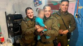 Carabineros le salva la vida a bebé de diez meses que se ahogaba: Usaron maniobra de Heimlich Carabineros le salva la vida a bebé de diez meses que se ahogaba: Usaron maniobra de Heimlich