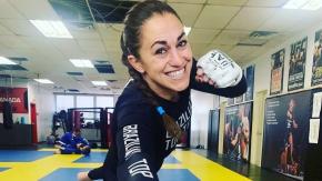 Peleadora de la UFC se enteró que está embarazada días antes de combatir Peleadora de la UFC se enteró que está embarazada días antes de combatir