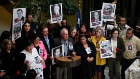 Oficialismo cuestiona declaración de Chile Vamos por los 50 años: “Quien no condena el golpe militar se hace cómplice” Oficialismo cuestiona declaración de Chile Vamos por los 50 años: “Quien no condena el golpe militar se hace cómplice”