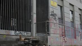 Inspector al que le rociaron líquido acelerante intentó evitar quema de basureros en Liceo de Aplicación Inspector al que le rociaron líquido acelerante intentó evitar quema de basureros en Liceo de Aplicación