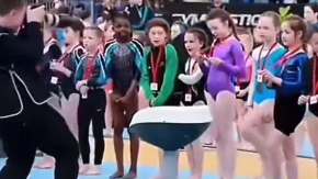 Polémica en Irlanda: Niña no recibe medalla por su color de piel en competencia de gimnasia y las disculpas llegan un año después Polémica en Irlanda: Niña no recibe medalla por su color de piel en competencia de gimnasia y las disculpas llegan un año después