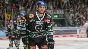 "Todos lloraban": El relato de testigo de la muerte de jugador de hockey sobre hielo en pleno partido