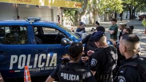 Quiso bromear apuntando con su arma: Policía que mató a amigo de un tiro en el pecho espera veredicto Quiso bromear apuntando con su arma: Policía que mató a amigo de un tiro en el pecho espera veredicto