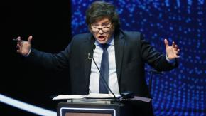 Javier Milei confirma su plan de dolarización en Argentina y el "dólar blue" rompe récord Javier Milei confirma su plan de dolarización en Argentina y el "dólar blue" rompe récord