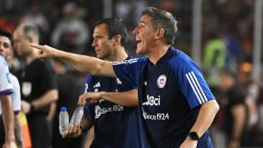 Eduardo Berizzo no piensa renunciar a La Roja: “El cuestionamiento es parte de nuestro trabajo” Eduardo Berizzo no piensa renunciar a La Roja: “El cuestionamiento es parte de nuestro trabajo”