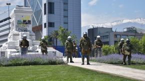 Carabinero queda lesionado tras impacto de balín en Plaza Baquedano Carabinero queda lesionado tras impacto de balín en Plaza Baquedano