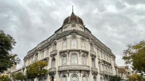 Tiene 88 habitaciones y 14 baños: Pareja vive dentro del Palacio Larraín en Santiago Centro Tiene 88 habitaciones y 14 baños: Pareja vive dentro del Palacio Larraín en Santiago Centro