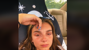 "Me dijo que parecía mayor": Mujer de 37 años llora desconsoladamente tras ser rechazada en cita de Tinder "Me dijo que parecía mayor": Mujer de 37 años llora desconsoladamente tras ser rechazada en cita de Tinder