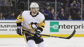 Fatal corte en el cuello: Acusan que patada que mató a jugador de hockey sobre hielo fue intencional Fatal corte en el cuello: Acusan que patada que mató a jugador de hockey sobre hielo fue intencional