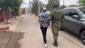 Detienen a dos sujetos que introducían droga mediante pelotas a la cárcel