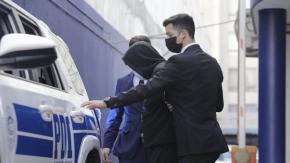 Hombre se hizo pasar por PDI durante 10 años: Su esposa lo denunció cuando llevó a una adolescente a su casa Hombre se hizo pasar por PDI durante 10 años: Su esposa lo denunció cuando llevó a una adolescente a su casa