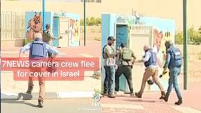 Periodista y su equipo debieron correr a refugio mientras transmitían en vivo desde Israel Periodista y su equipo debieron correr a refugio mientras transmitían en vivo desde Israel