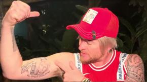 Junior Playboy sorprende con tatuaje de "Tierra Brava" en la previa al encierro: "Para motivarme todos los días"