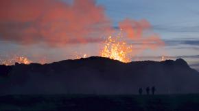 Evacuan ciudad completa en Islandia por miedo a erupción volcánica: Han habido 500 temblores en 12 horas Evacuan ciudad completa en Islandia por miedo a erupción volcánica: Han habido 500 temblores en 12 horas