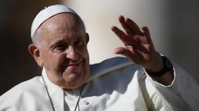Papa Francisco y el Vaticano "avanzan" hacia las personas transgénero: podrán ser bautizados Papa Francisco y el Vaticano "avanzan" hacia las personas transgénero: podrán ser bautizados