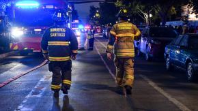 Explosión de scooter eléctrico provoca incendio en departamento de Santiago: debieron evacuar edificio de 22 pisos