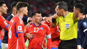 "Pinto Durán lo reformó él, con plata de su bolsillo": Los descargos de Gary Medel tras renuncia de Eduardo Berizzo "Pinto Durán lo reformó él, con plata de su bolsillo": Los descargos de Gary Medel tras renuncia de Eduardo Berizzo