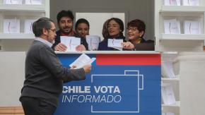 Plebiscito: Gobierno habilita quiosco en La Moneda para repartir propuesta constitucional Plebiscito: Gobierno habilita quiosco en La Moneda para repartir propuesta constitucional