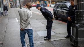 "Droga zombie" en Chile: Qué se sabe (y qué se teme) sobre la irrupción del fentanilo en el país "Droga zombie" en Chile: Qué se sabe (y qué se teme) sobre la irrupción del fentanilo en el país