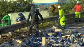 Roban cervezas desde camión accidentado en Quilicura: Carabineros detuvo a una persona