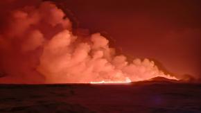 Tras evacuación masiva y meses de sismos, Volcán Grindavik entró en erupción en Islandia Tras evacuación masiva y meses de sismos, Volcán Grindavik entró en erupción en Islandia