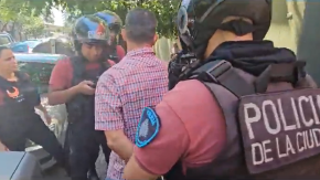 “Lo siento mucho, estaba borracho”: Detienen a sujeto que arrojó botella a Javier Milei “Lo siento mucho, estaba borracho”: Detienen a sujeto que arrojó botella a Javier Milei