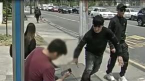 Descuidos de víctimas y uso en los paraderos: Así consiguen robar celulares los motochorros  y lanzas