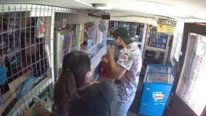 "Viene acosando a varias chicas desde hace años": Habló mujer que denunció abuso sexual en almacén de Valdivia "Viene acosando a varias chicas desde hace años": Habló mujer que denunció abuso sexual en almacén de Valdivia
