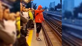 Hombre con supuesta arma de fuego y granada provocó operativo en estación de Línea 4 del Metro Hombre con supuesta arma de fuego y granada provocó operativo en estación de Línea 4 del Metro