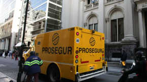 Milei: "Hoy vas y comprás los dólares que quieres y nadie te va a perseguir por eso" Milei: "Hoy vas y comprás los dólares que quieres y nadie te va a perseguir por eso"
