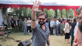 Presidente Boric se hace presente en Fiesta de Los Abrazos del PC y hace llamado a la unidad