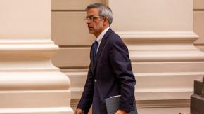 Ministro Cordero por Crispi: "Mientras tenga la confianza del Presidente va a estar ahí" Ministro Cordero por Crispi: "Mientras tenga la confianza del Presidente va a estar ahí"