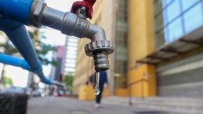 Corte de agua en tres comunas de la Región Metropolitana: ¿A qué hora comienza? 