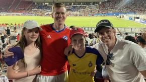 "Nunca experimenté nada parecido": El lamento de fanático islandés que presenció bochornosa Supercopa en el Estadio Nacional "Nunca experimenté nada parecido": El lamento de fanático islandés que presenció bochornosa Supercopa en el Estadio Nacional
